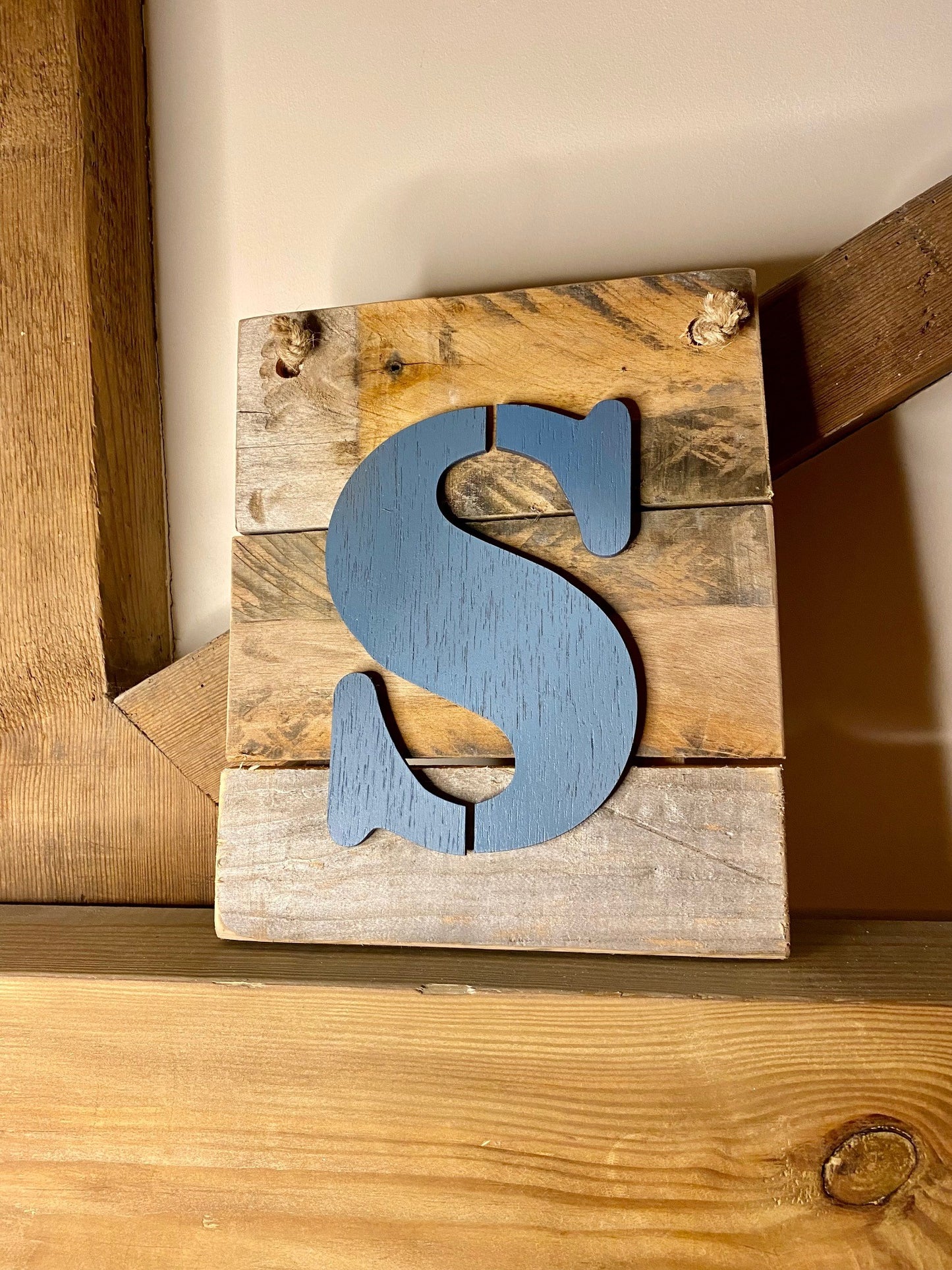 'S' stencil font board
