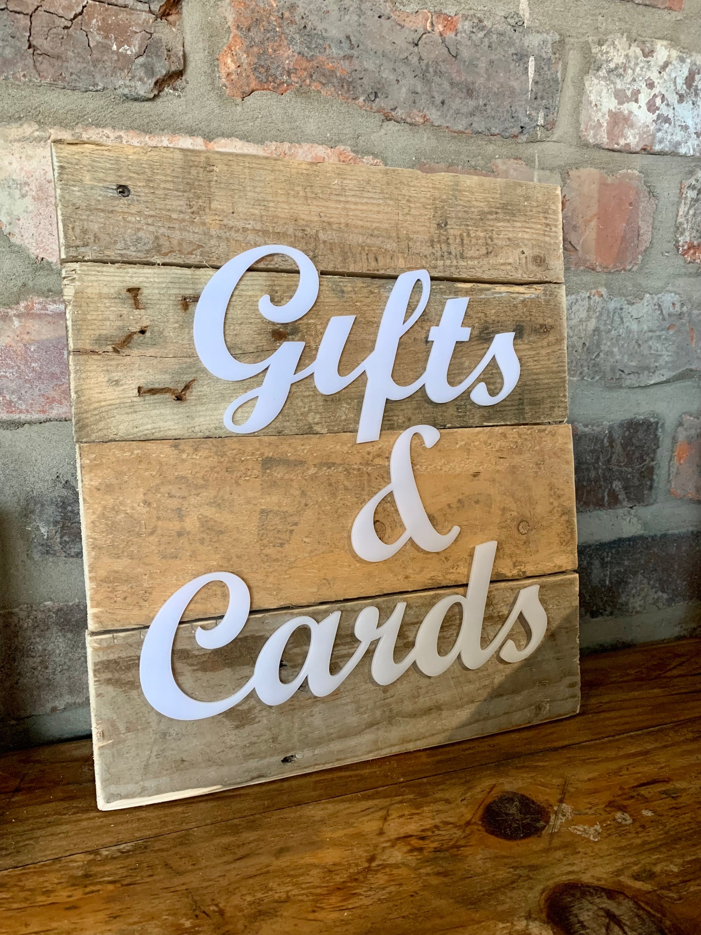 'Gifts and cards' pallet board