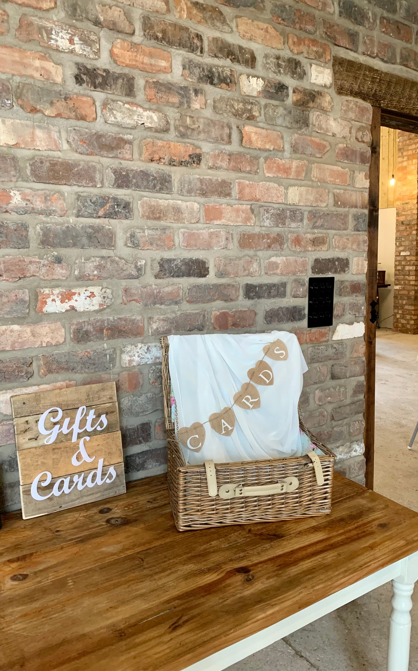 'Gifts and cards' pallet board