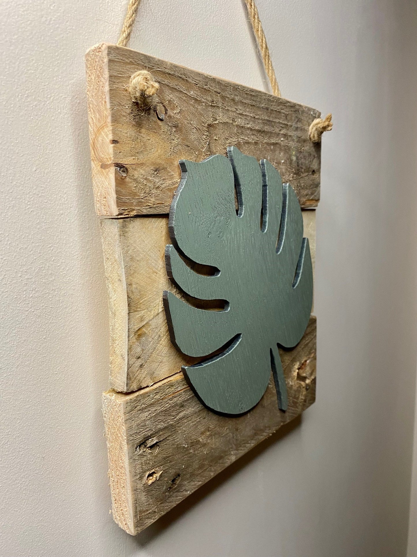 Monstera leaf board