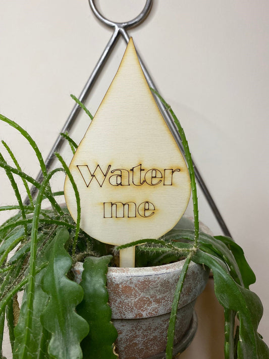 'Water me' plant pot sign